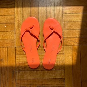 💙 Gap, bright orange size 7 flip flops